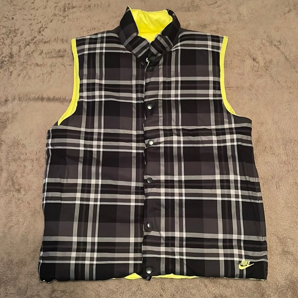 Nike Neon Yellow Puffer Reversible Vest - Picture 2 of 9
